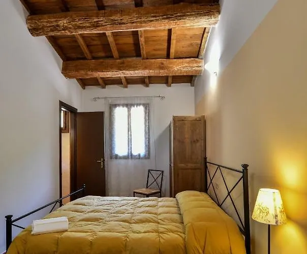 مزرعة للإقامة La Valle Dei Bronzetti كاشا