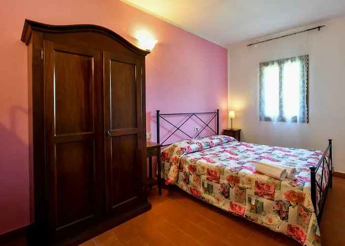 مزرعة للإقامة La Valle Dei Bronzetti كاشا